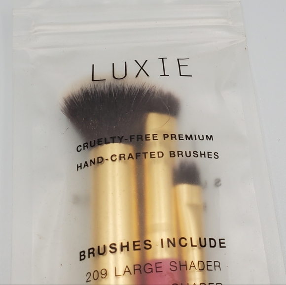 Luxie - "Summer Daze" Makeup Brushes - Picture 3 of 4